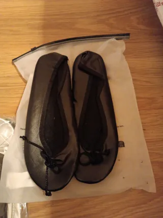 Bailarinas planas plateadas y negras