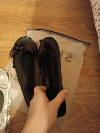 Bailarinas planas plateadas y negras