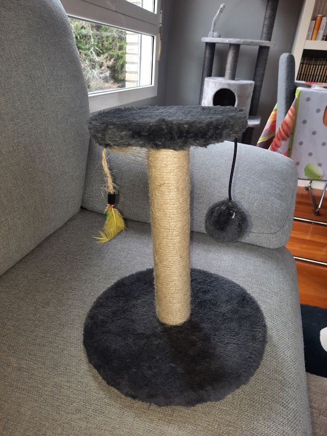 Rascador para gatos pequeño.