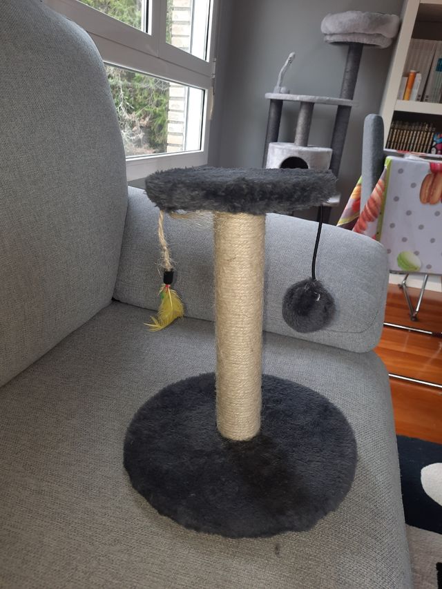 Rascador para gatos pequeño.