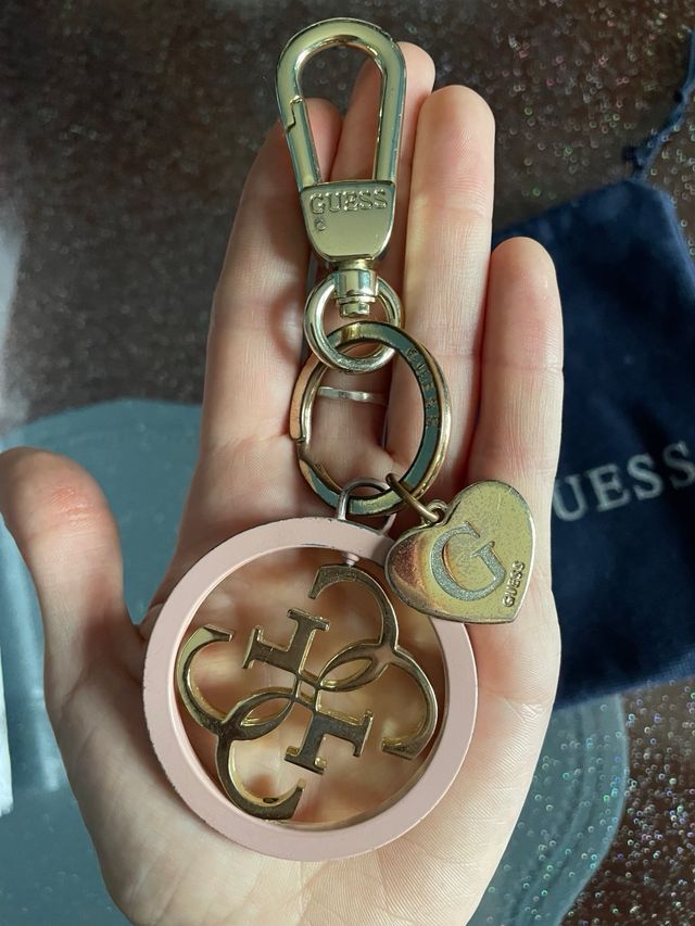 Portachiavi Guess rosa e dorato