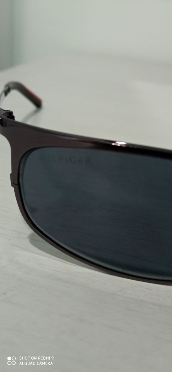 Tommy Hilfiger gafas de sol impecables