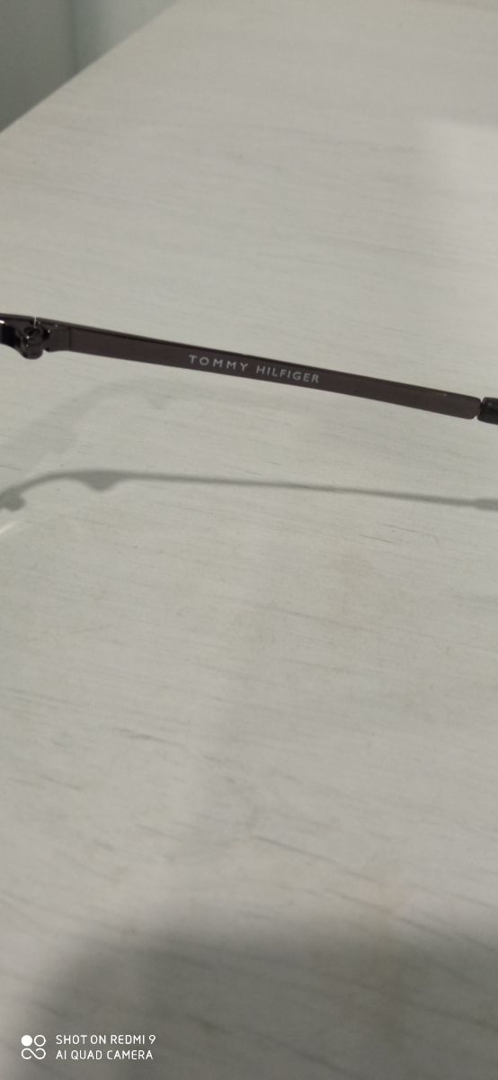 Tommy Hilfiger gafas de sol impecables