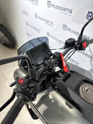 HUSQVARNA SVARTPILEN 125 2025