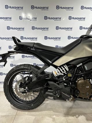 HUSQVARNA SVARTPILEN 125 2025