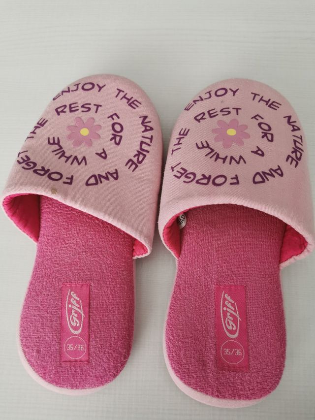 Pantofole da donna marca Griff. 