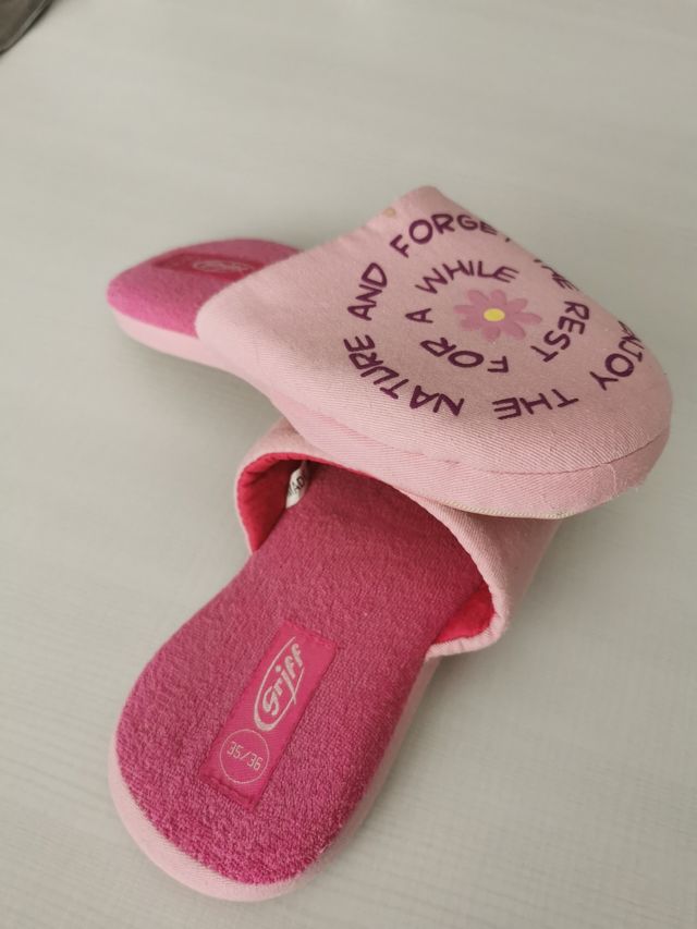 Pantofole da donna marca Griff. 