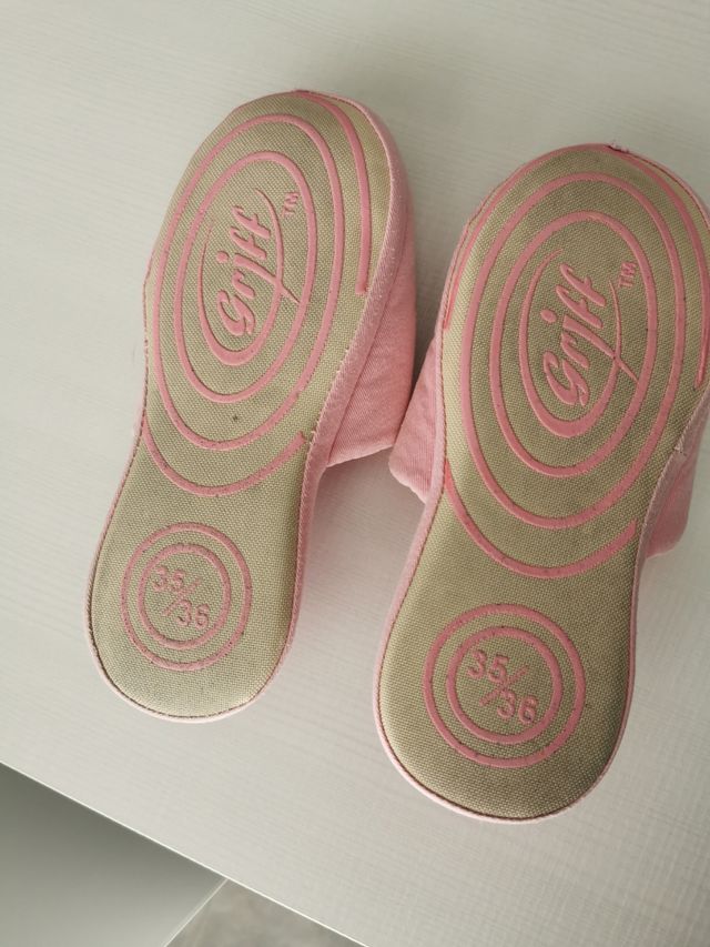 Pantofole da donna marca Griff. 