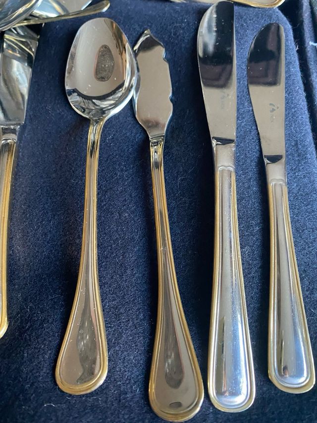 CUBERTERIA ACERO Y ORO