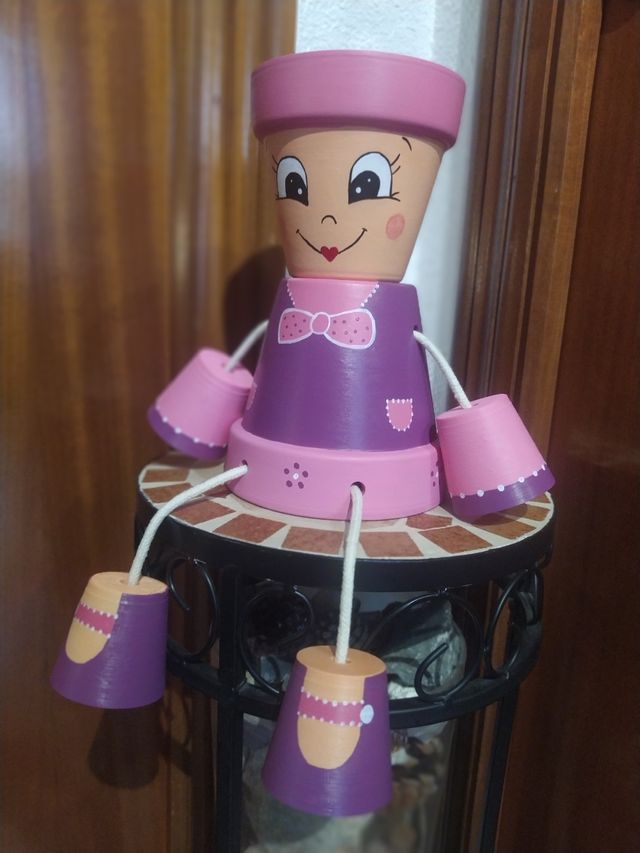 Maceta muñeca rosa y lila