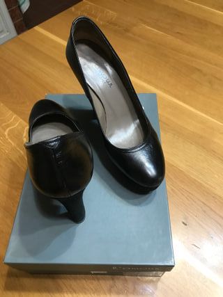 SCARPE N.37 NERE DECOLLETE CON PLATEAU