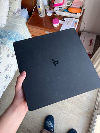 Playstation 4 Slim con mandos y juegos