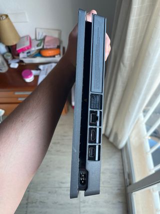 Playstation 4 Slim con mandos y juegos