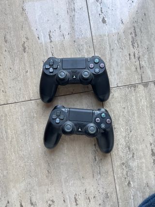 Playstation 4 Slim con mandos y juegos