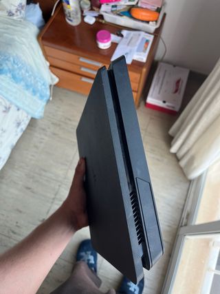 Playstation 4 Slim con mandos y juegos