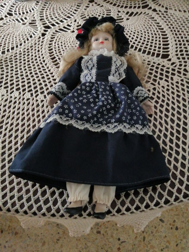 Muñeca de porcelana antigua