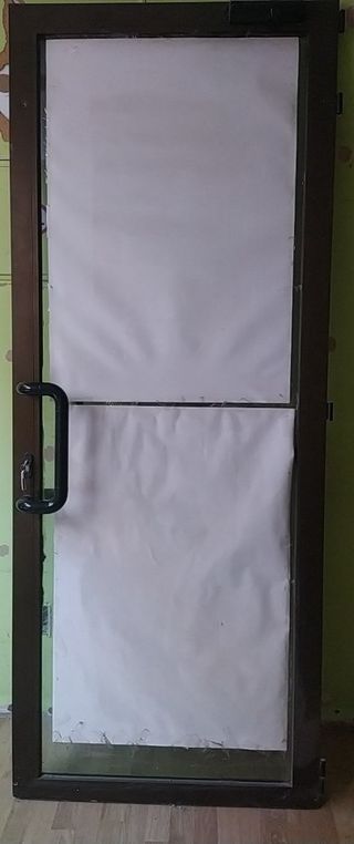 Puerta exterior cerradura de 3 puntos.