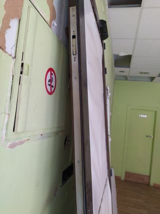 Puerta exterior cerradura de 3 puntos.