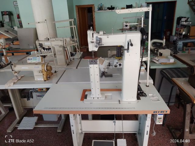 Maquina de dos agujas triple arrastre