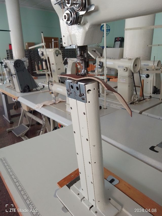 Maquina de dos agujas triple arrastre