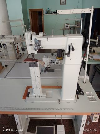 Maquina de dos agujas triple arrastre