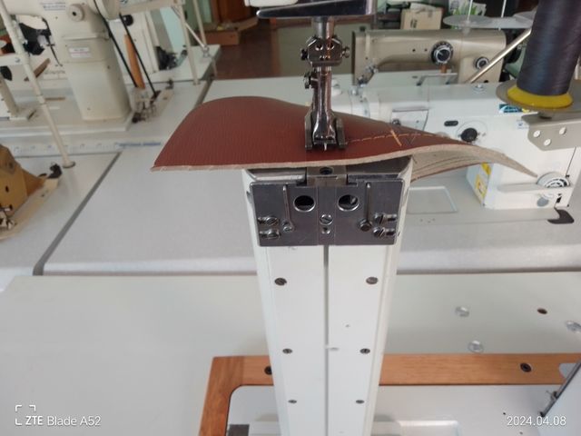 Maquina de dos agujas triple arrastre