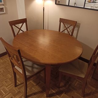 Mesa comedor y 4 sillas
