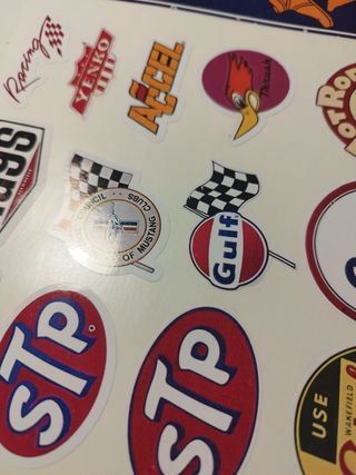 Lámina de 30 pegatinas logos marcas