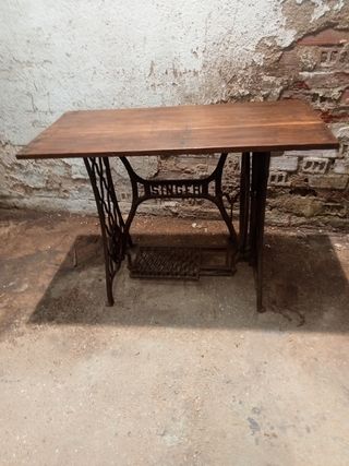 ANTIGUA MESA PIE MAQUINA COSER SINGER B