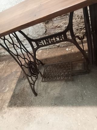 ANTIGUA MESA PIE MAQUINA COSER SINGER B