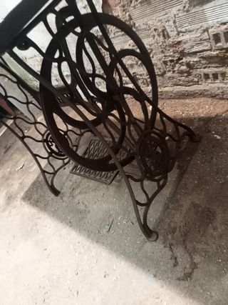 ANTIGUA MESA PIE MAQUINA COSER SINGER B