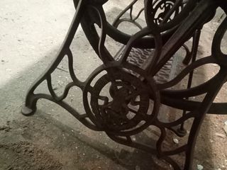 ANTIGUA MESA PIE MAQUINA COSER SINGER B