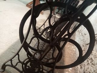 ANTIGUA MESA PIE MAQUINA COSER SINGER B