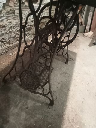 ANTIGUA MESA PIE MAQUINA COSER SINGER B