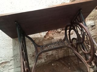 ANTIGUA MESA PIE MAQUINA COSER SINGER B
