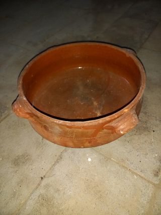 Caratteristica ciotola in terracotta 