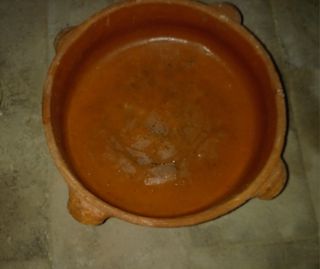 Caratteristica ciotola in terracotta 