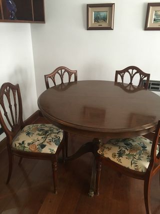 Mesa redonda madera extensible + 4 sillas