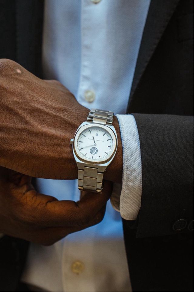 Reloj de cuarzo plateado