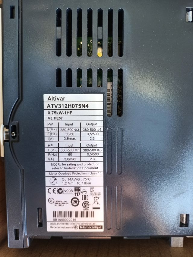 Variador de frecuencia trifásico SCHNEIDER.