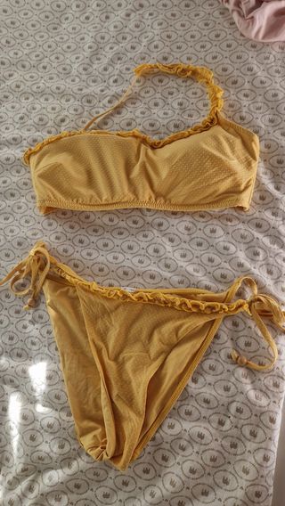 Bikini amarillo