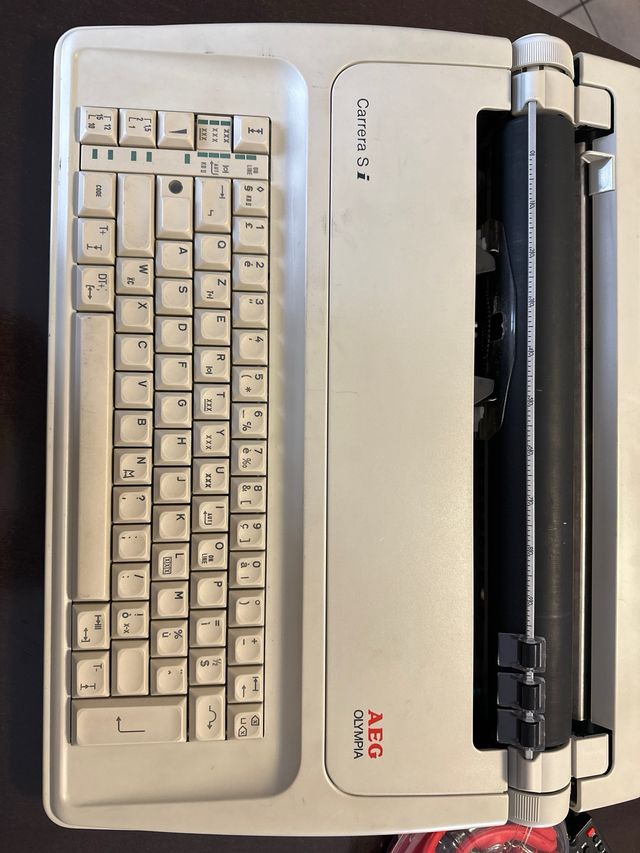 Macchina da scrivere AEG Olympia Carrera S i