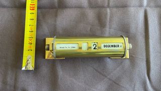 Calendario perpetuo antiguo en bronce