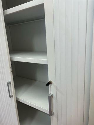 armario metal gris claro