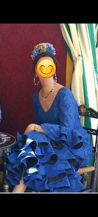 Traje de flamenca azul de moda 2024