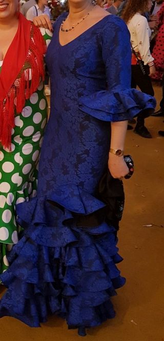 Traje de flamenca azul de moda 2024