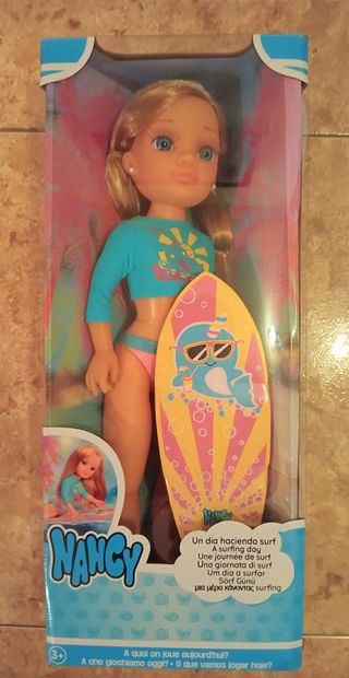 Nancy surfera