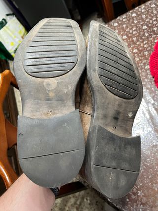 Calzado marron de caballero de zara.