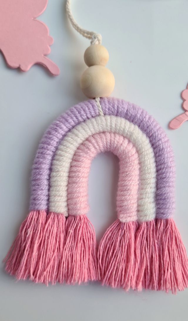 Arcoíris macramé rosa pequeño