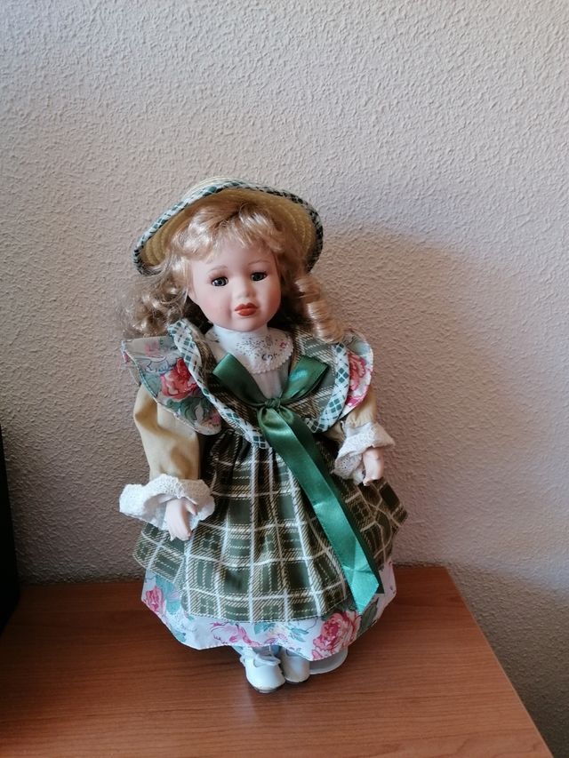 Muñeca porcelana